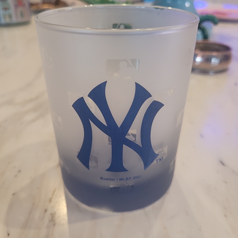 MLB 2007 New York Yankees old fashion glass.